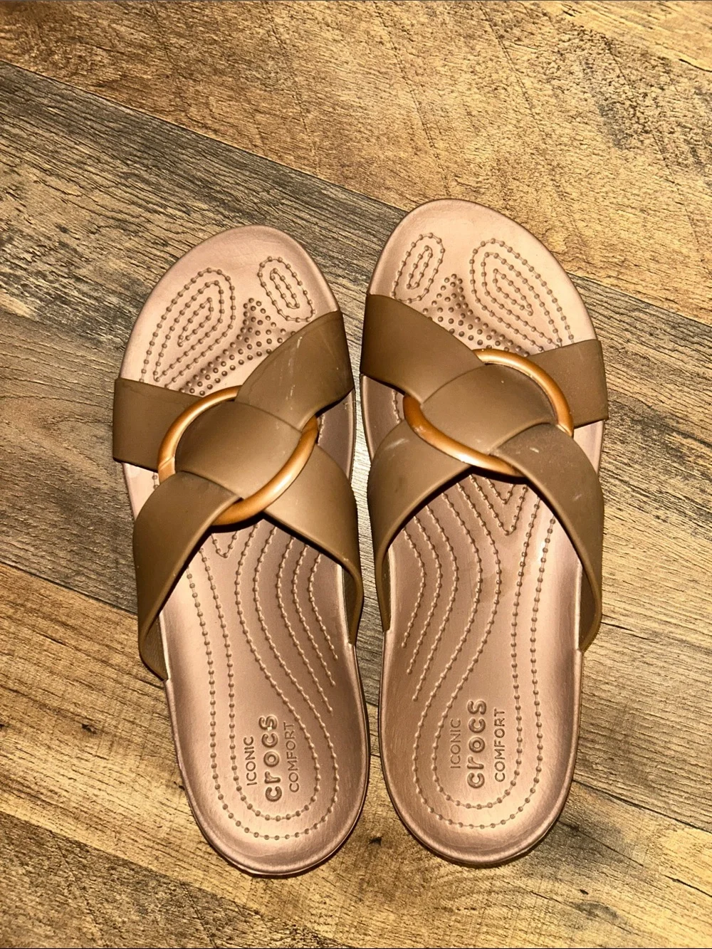 CROCS Women's Brown Crossover Sandals with Ring Accent